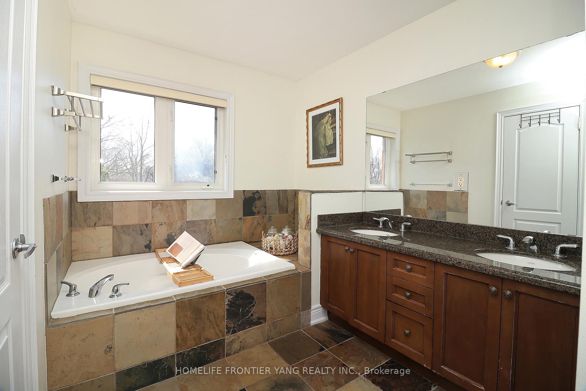 3 Bedrooms Condo at 581 Scarlett, Toronto For sale