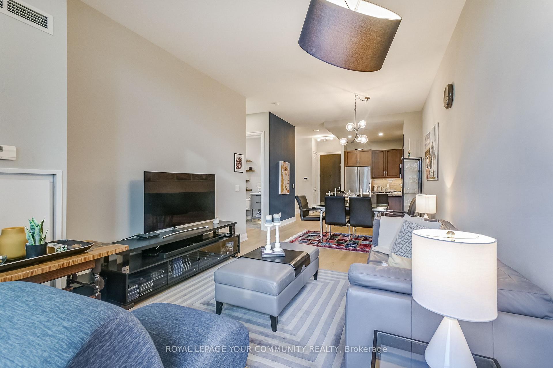 2 Bedrooms Condo at 11 Bronte,  Oakville For sale