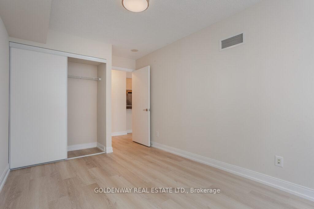 1 Bedroom Condo at 25 Viking, Toronto For sale