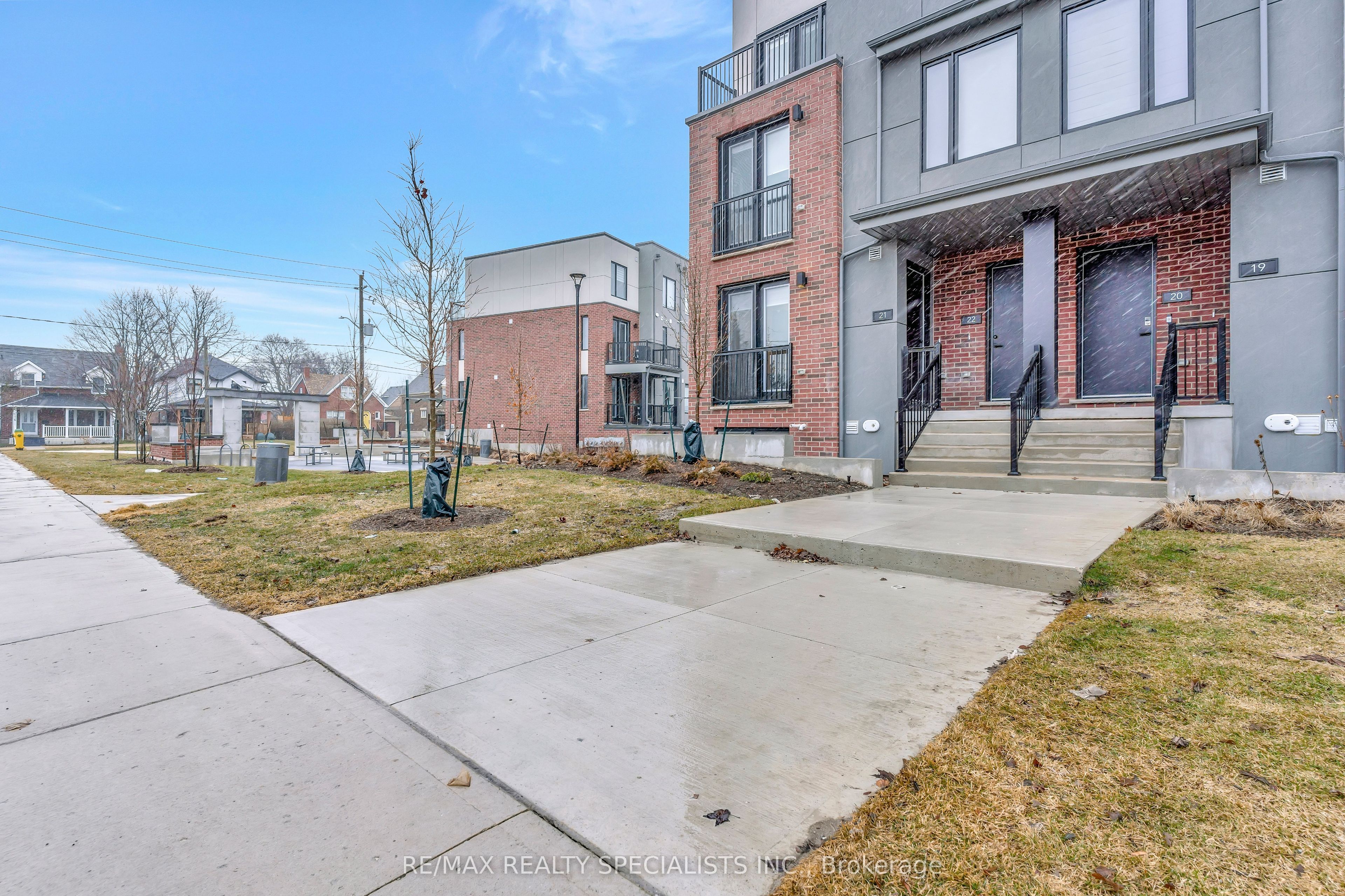 99 Roger Street, #21
