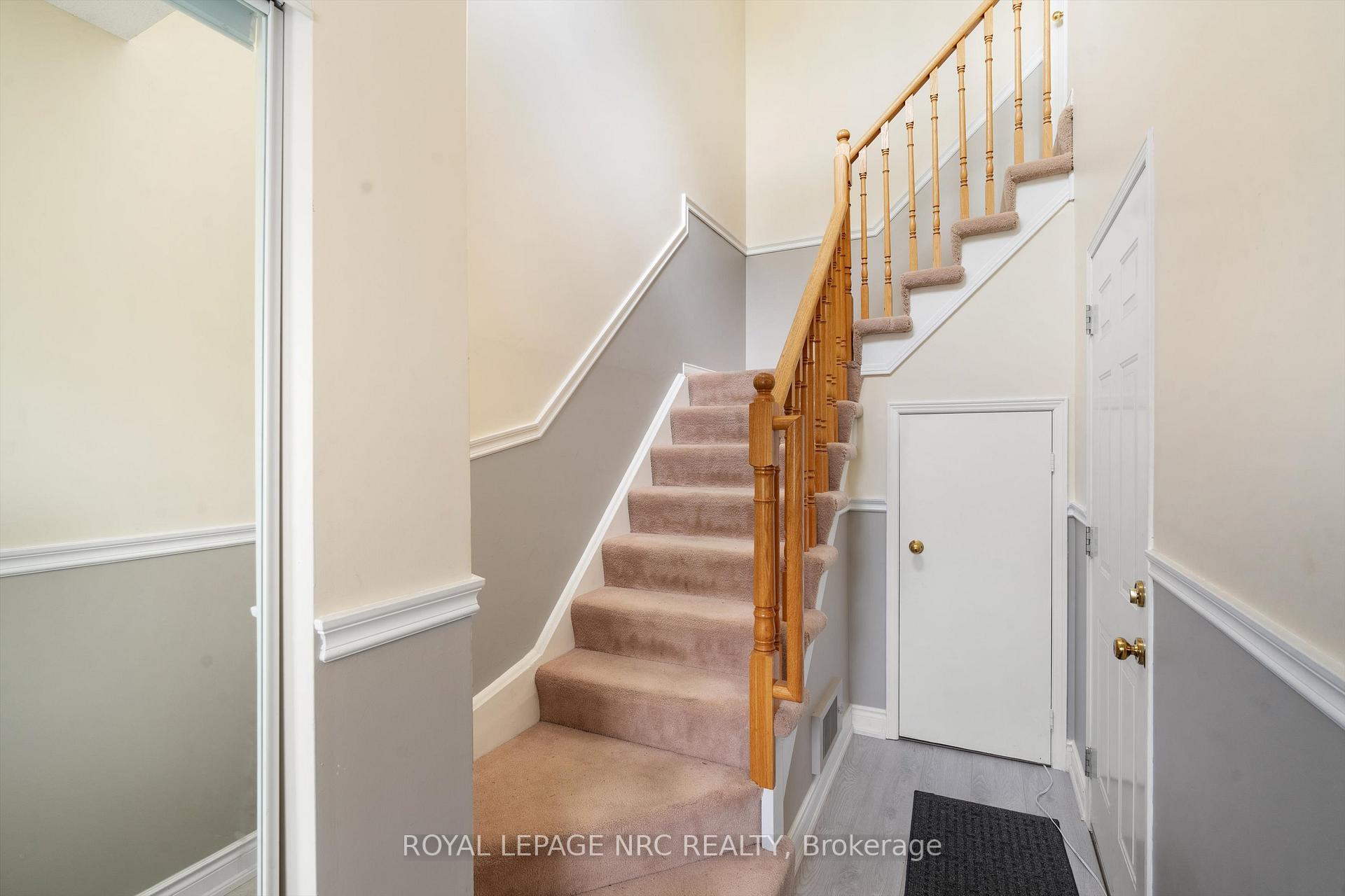 2 Bedrooms Condo at 2530 Northhampton, Burlington For sale