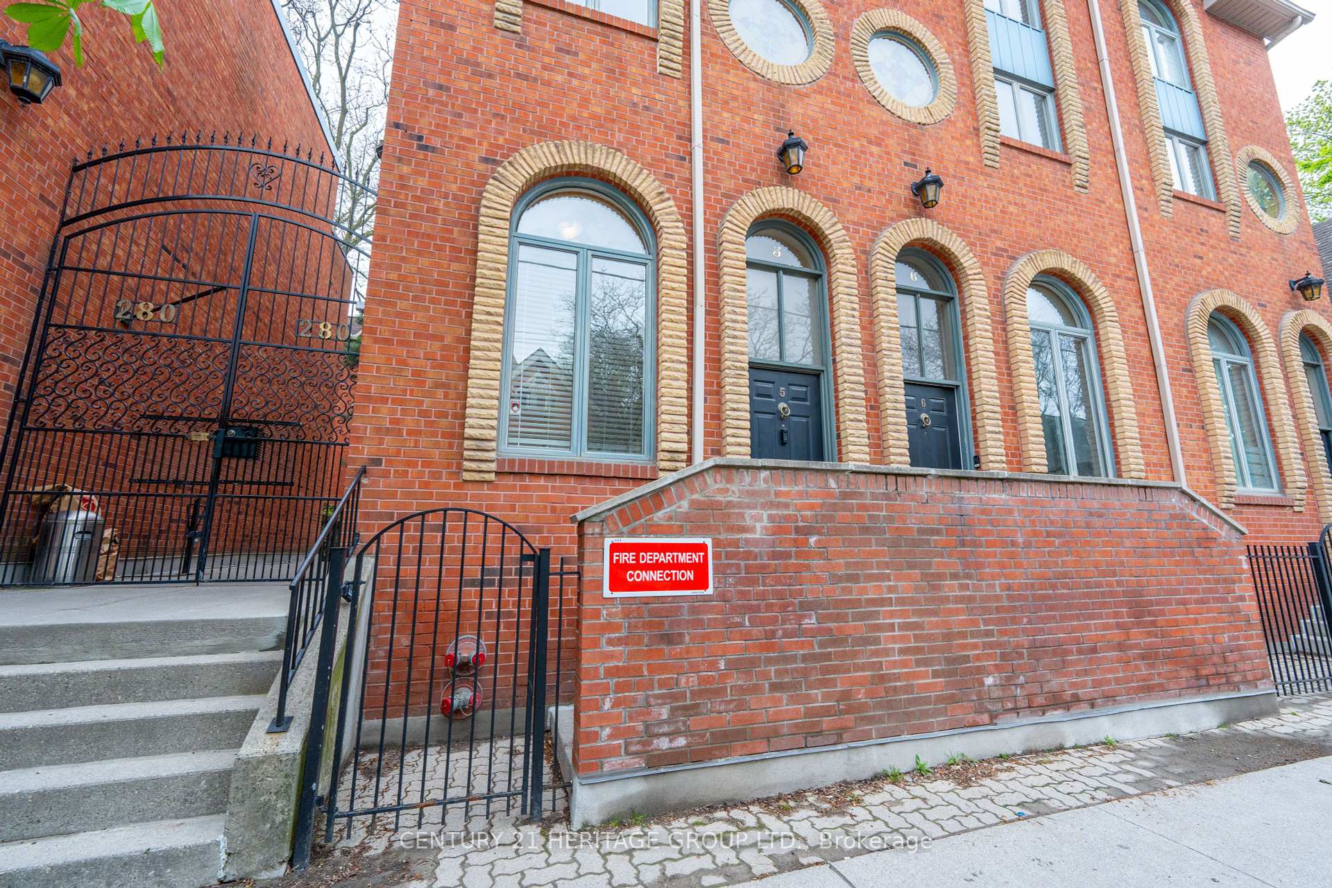 3 Bedrooms Condo at 280 Sherbourne, Toronto For sale