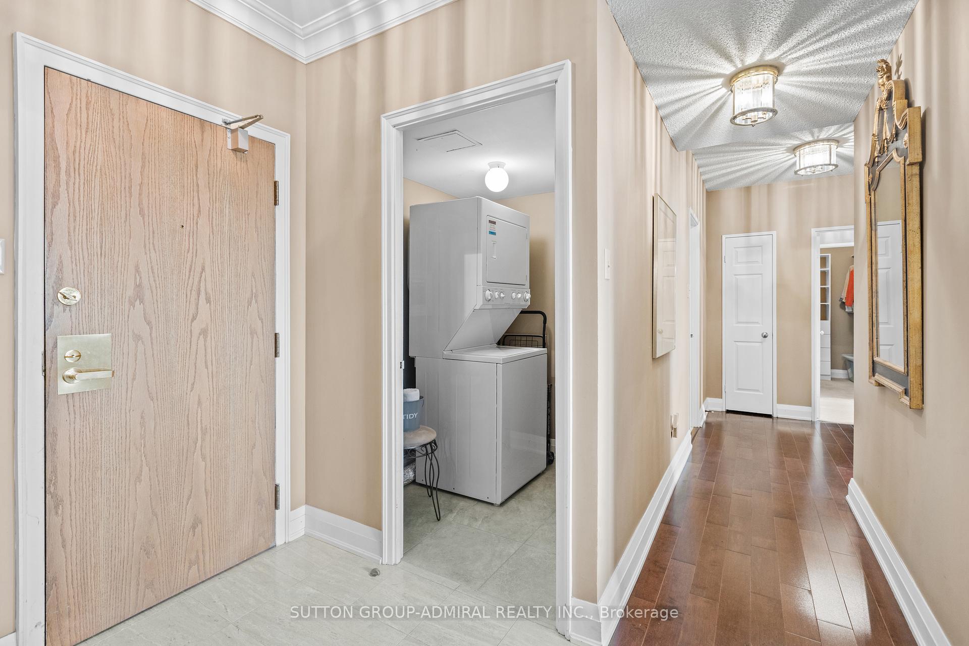 3 Bedrooms Condo at 333 Clark, Vaughan For sale
