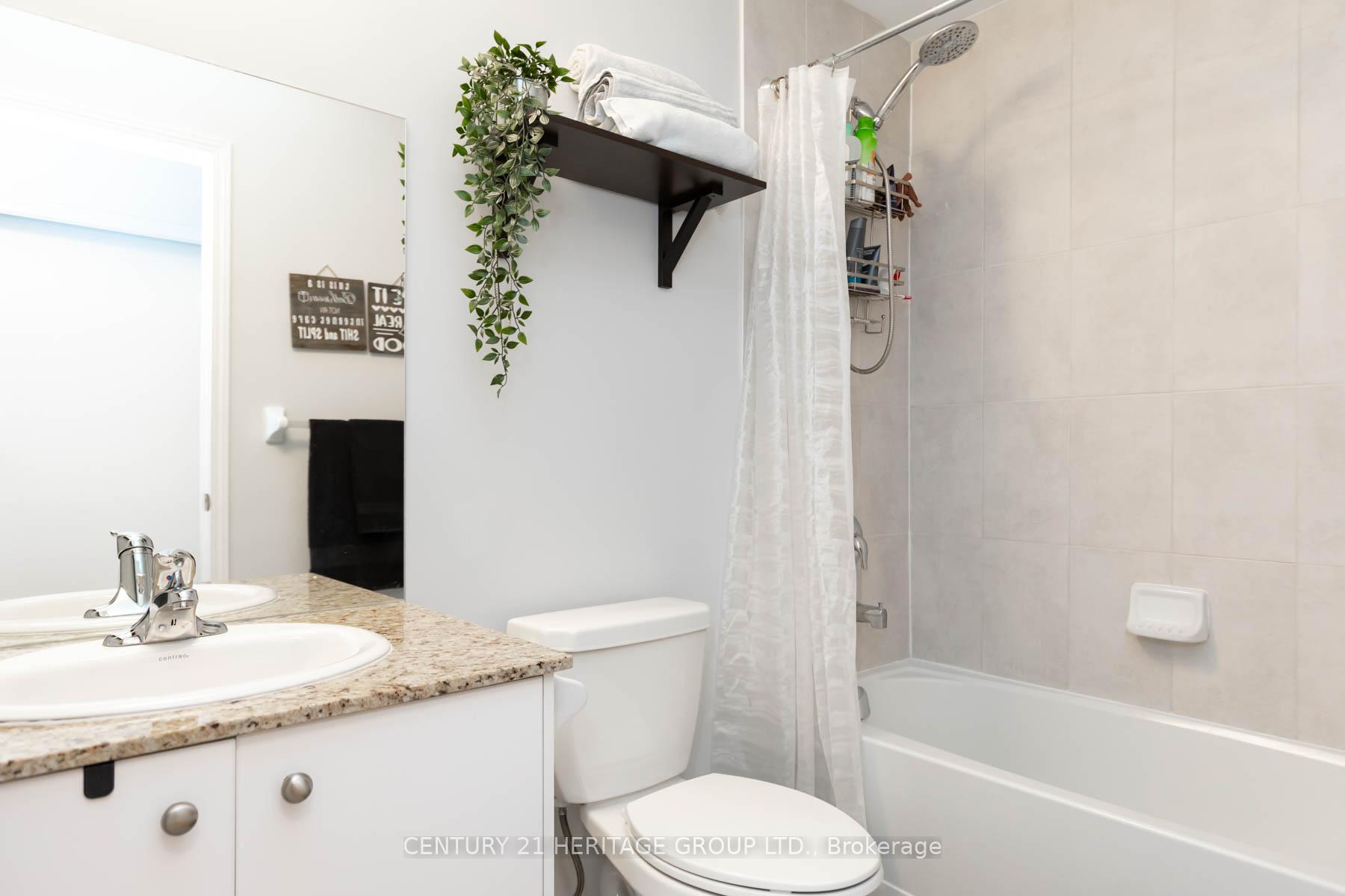 2 Bedrooms Condo at 68 Winston Park, Toronto For sale