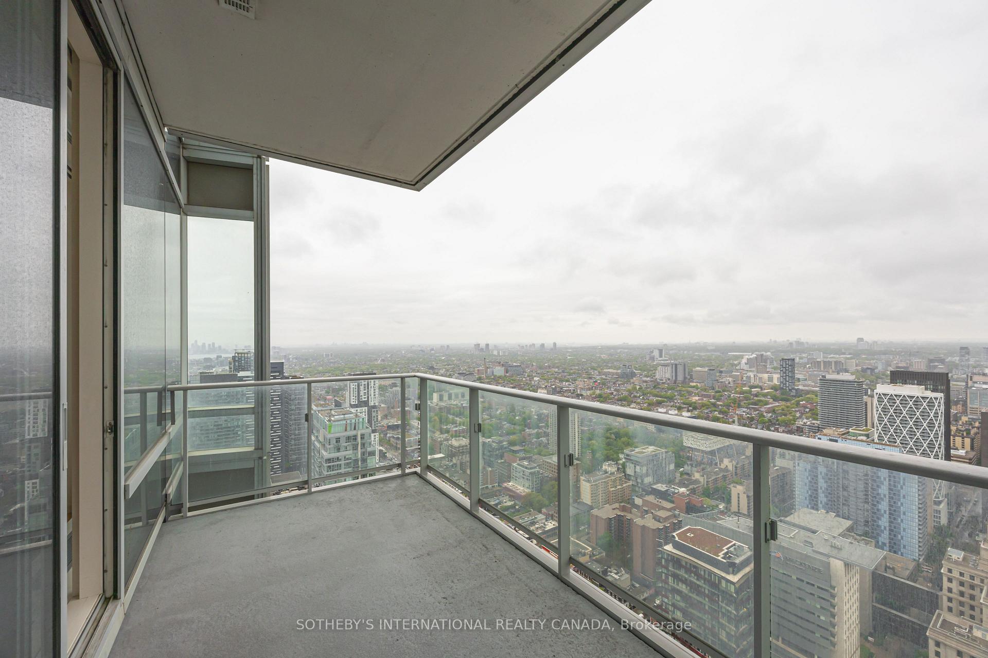 3 Bedrooms Condo at 180 University, Toronto For sale