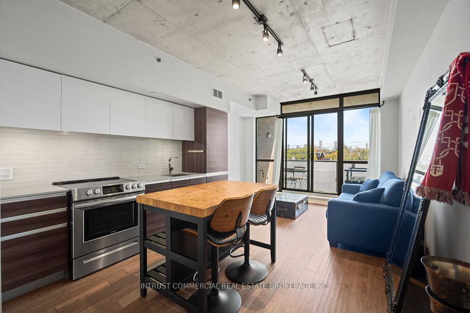 8 Gladstone