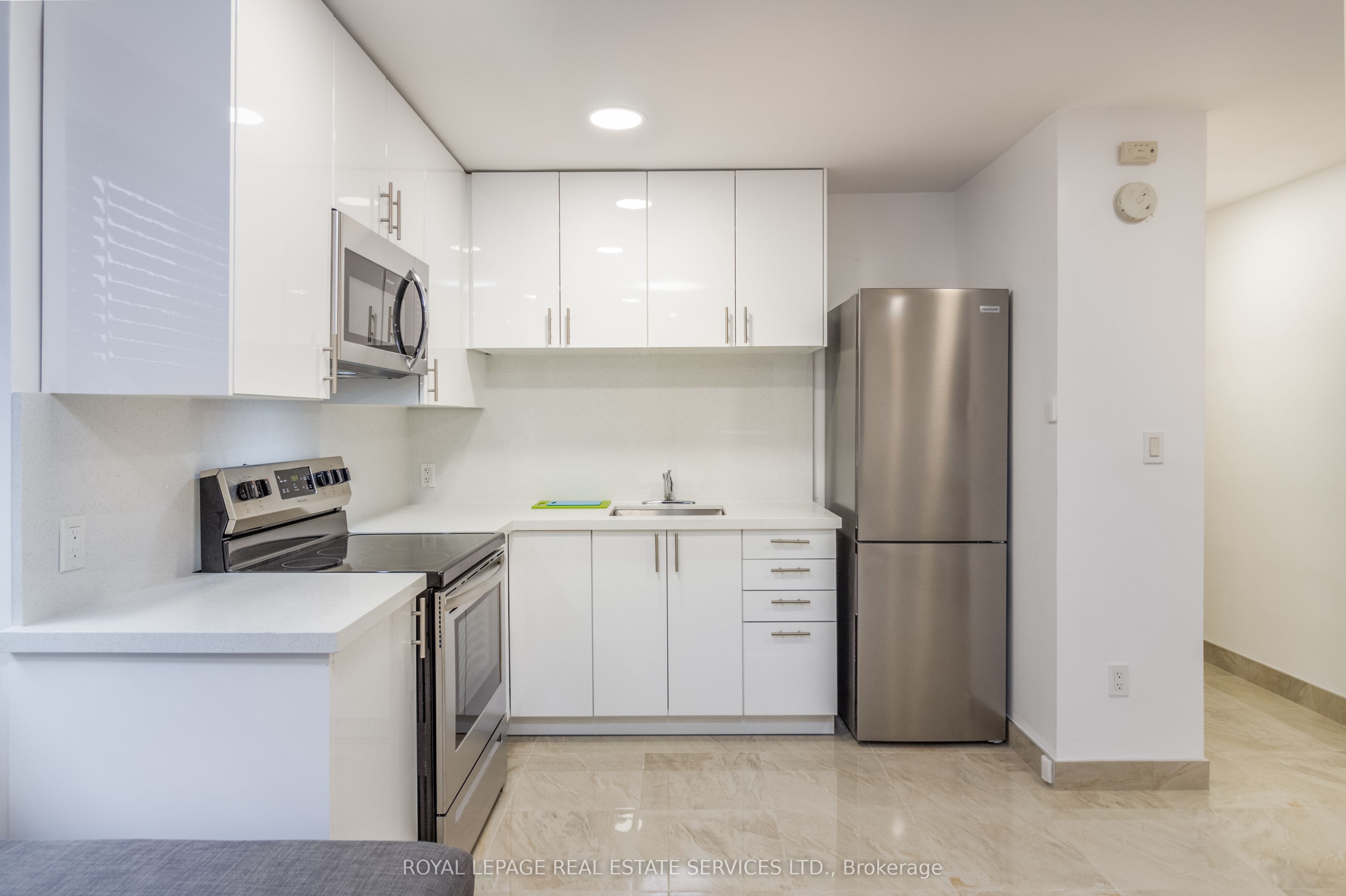 2709 Lake Shore Boulevard W
