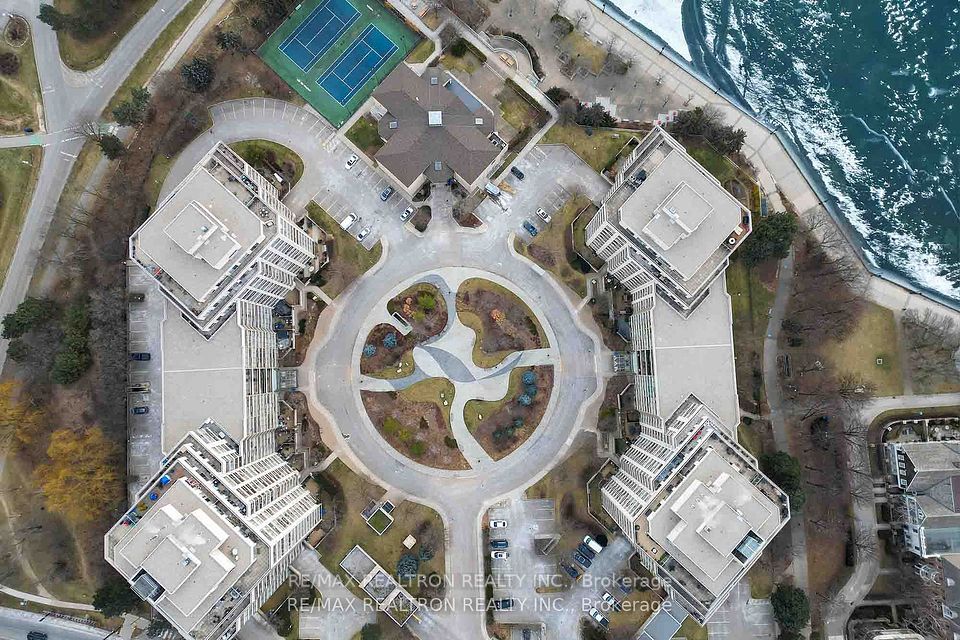 2267 Lake Shore