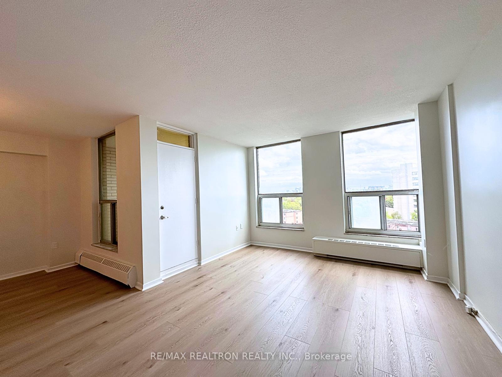 3 Bedrooms Condo at 130 Neptune, Toronto For sale