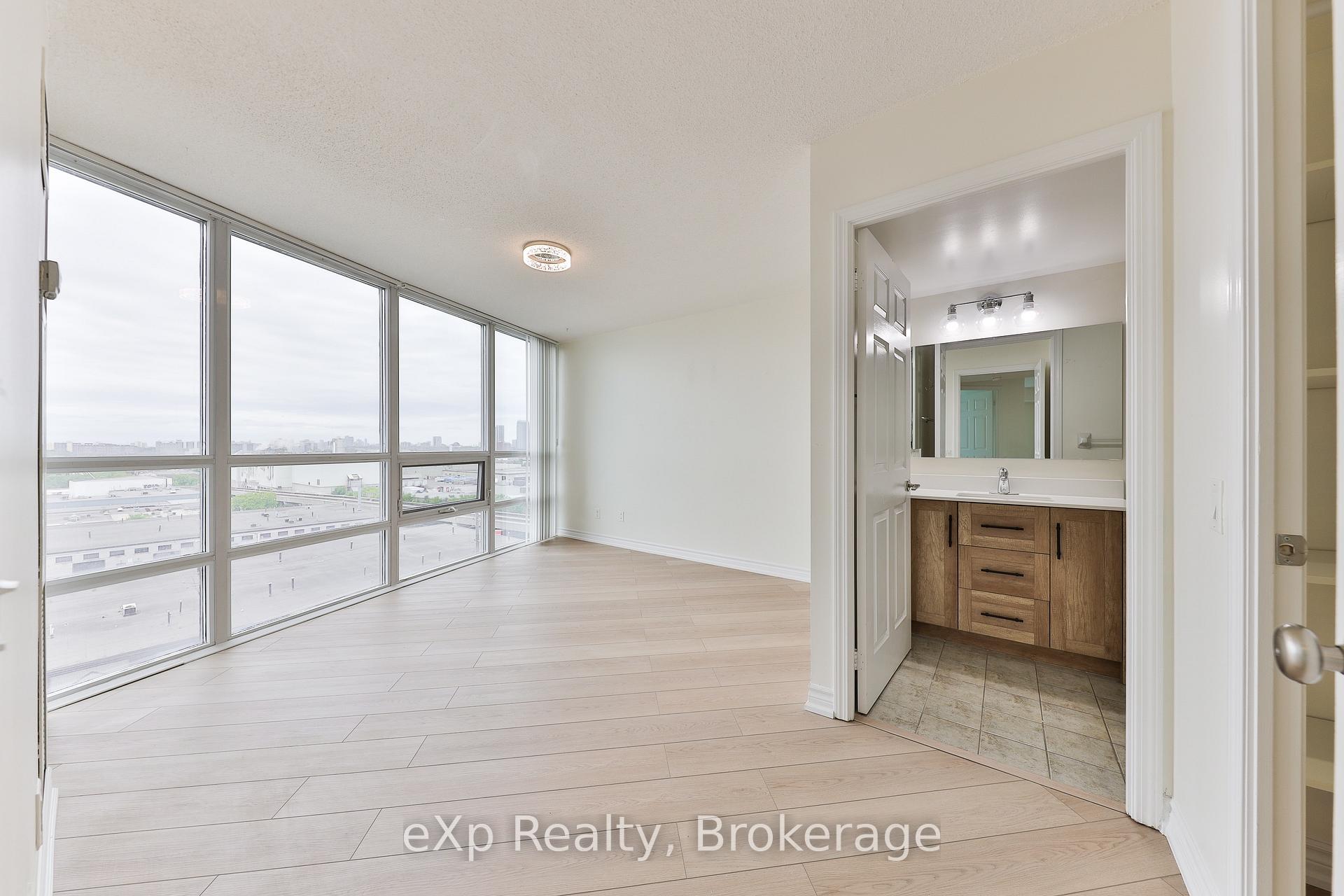 3 Bedrooms Condo at 83 Borough, Toronto For sale