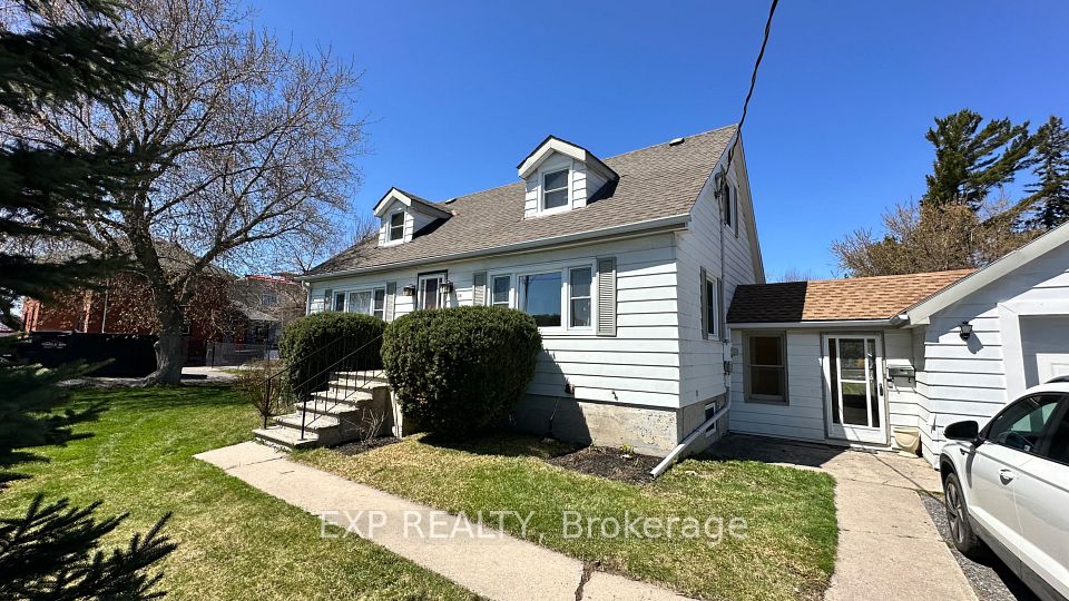 536 Dundas Street