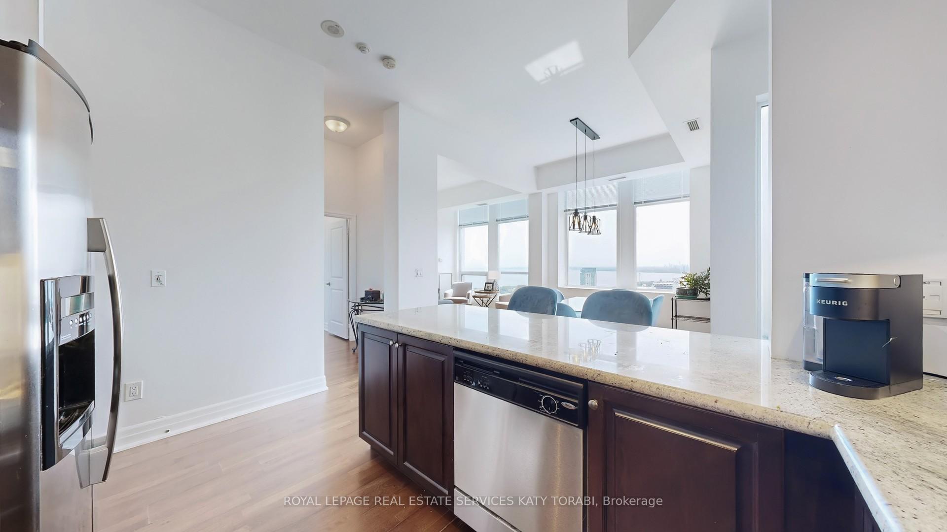 3 Bedrooms Condo at 628 Fleet, Toronto For sale