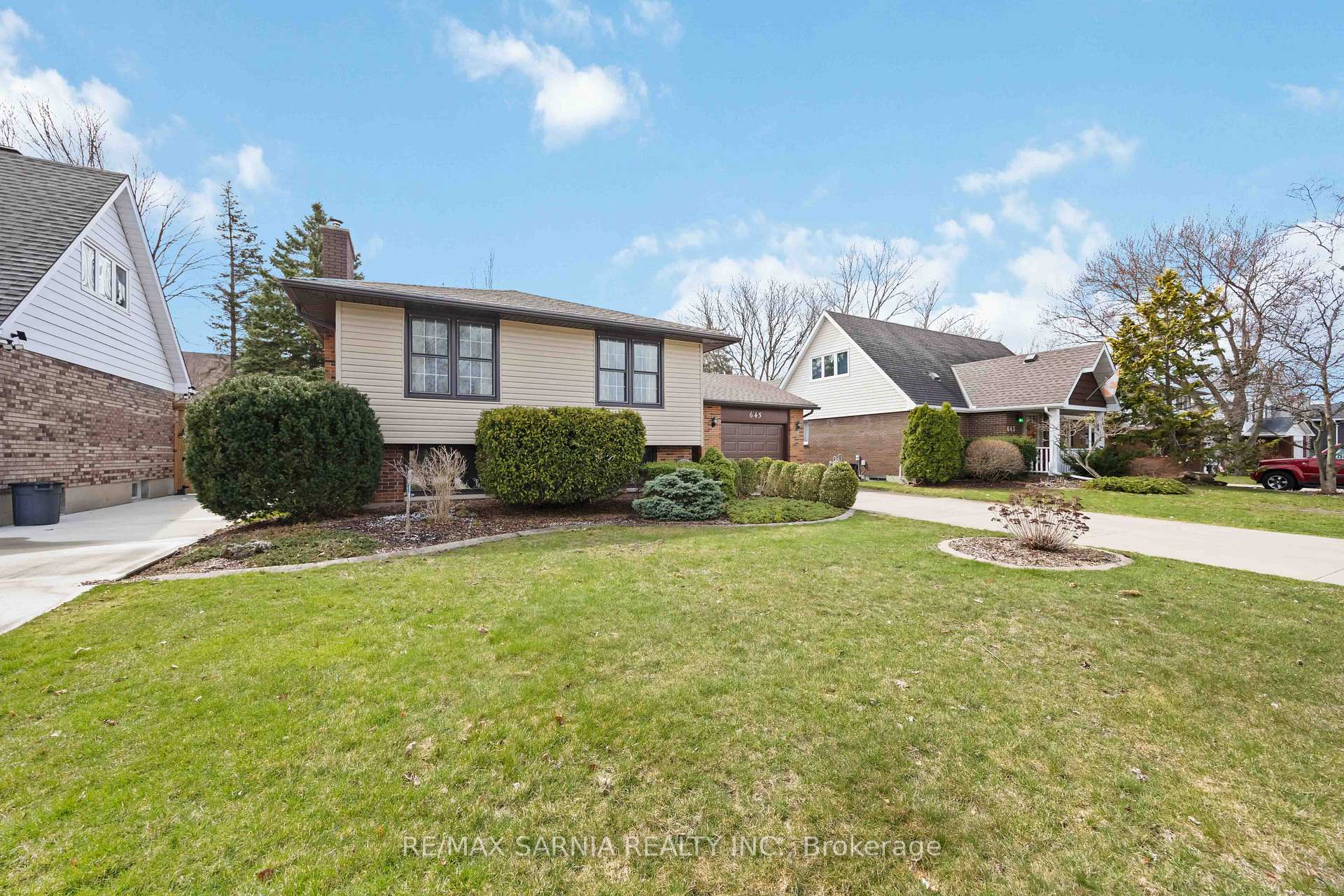 645 Winchester Crescent, Sarnia, ON N7S 4P6