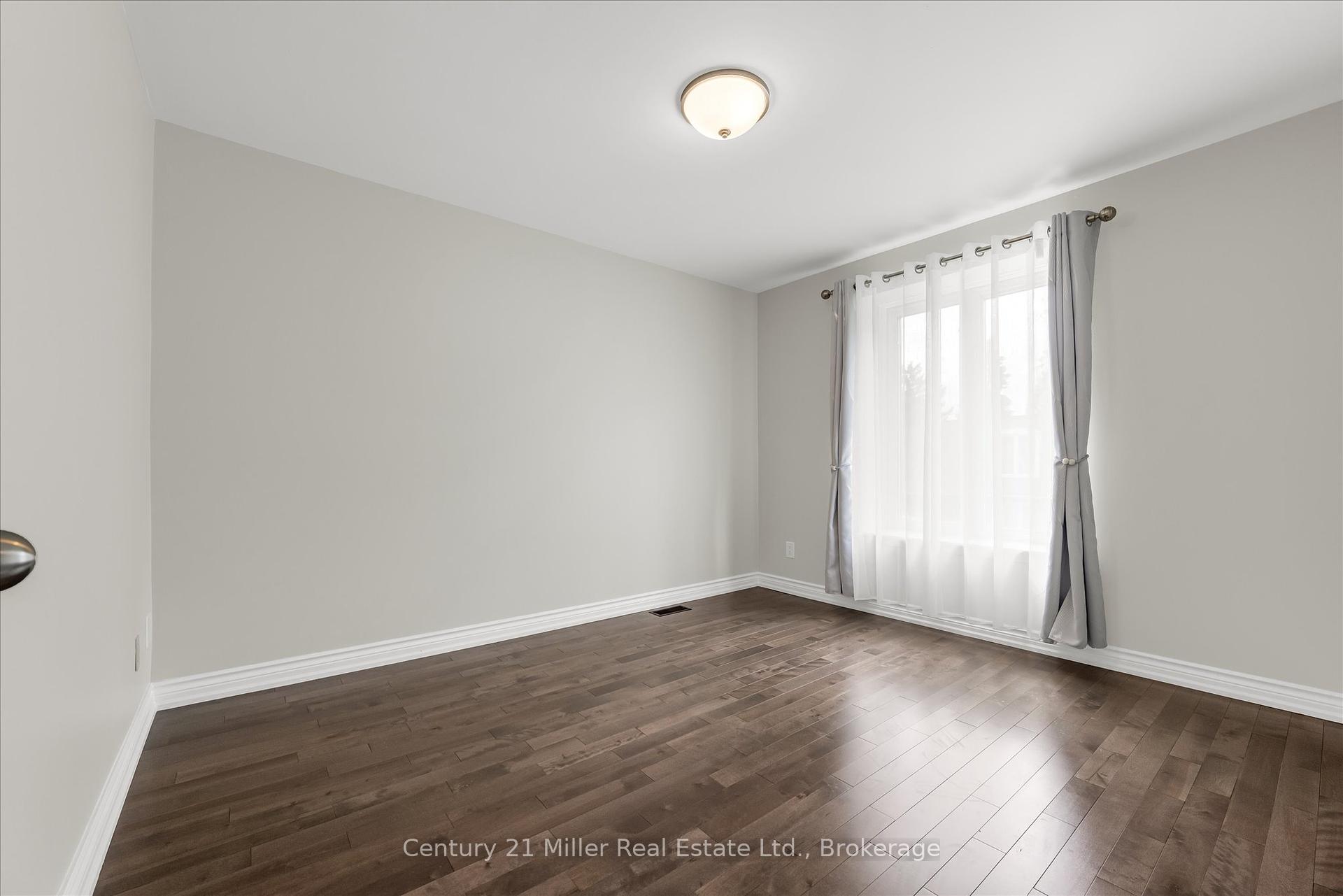 3 Bedrooms Condo at 1531 Westminster, Burlington For sale