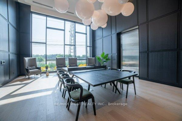 2 Bedrooms Condo at 3220 William Coltson, Oakville For sale