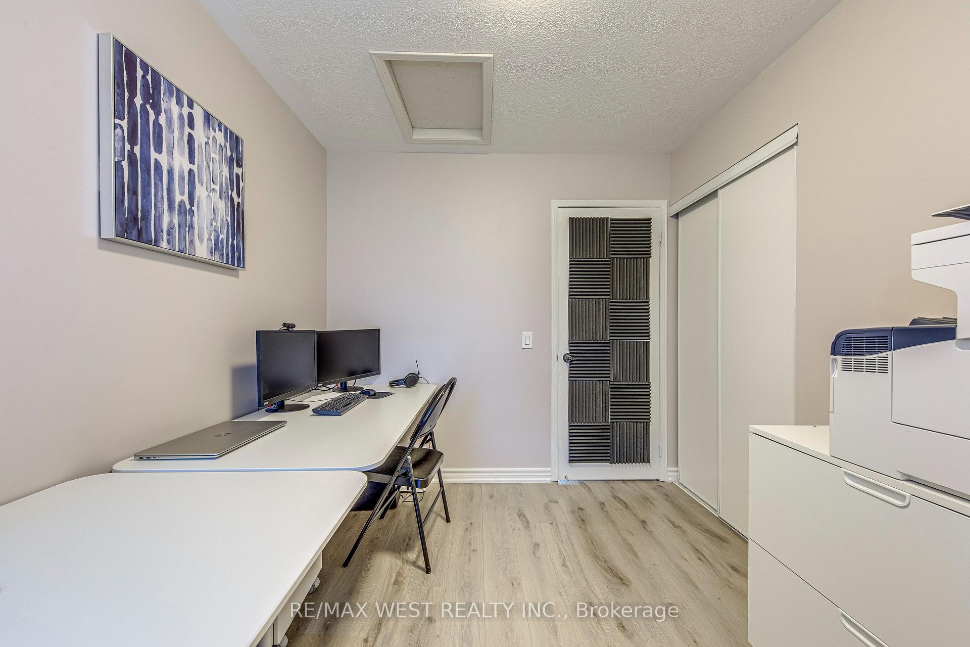 3 Bedrooms Condo at 50 Strathaven, Mississauga For sale