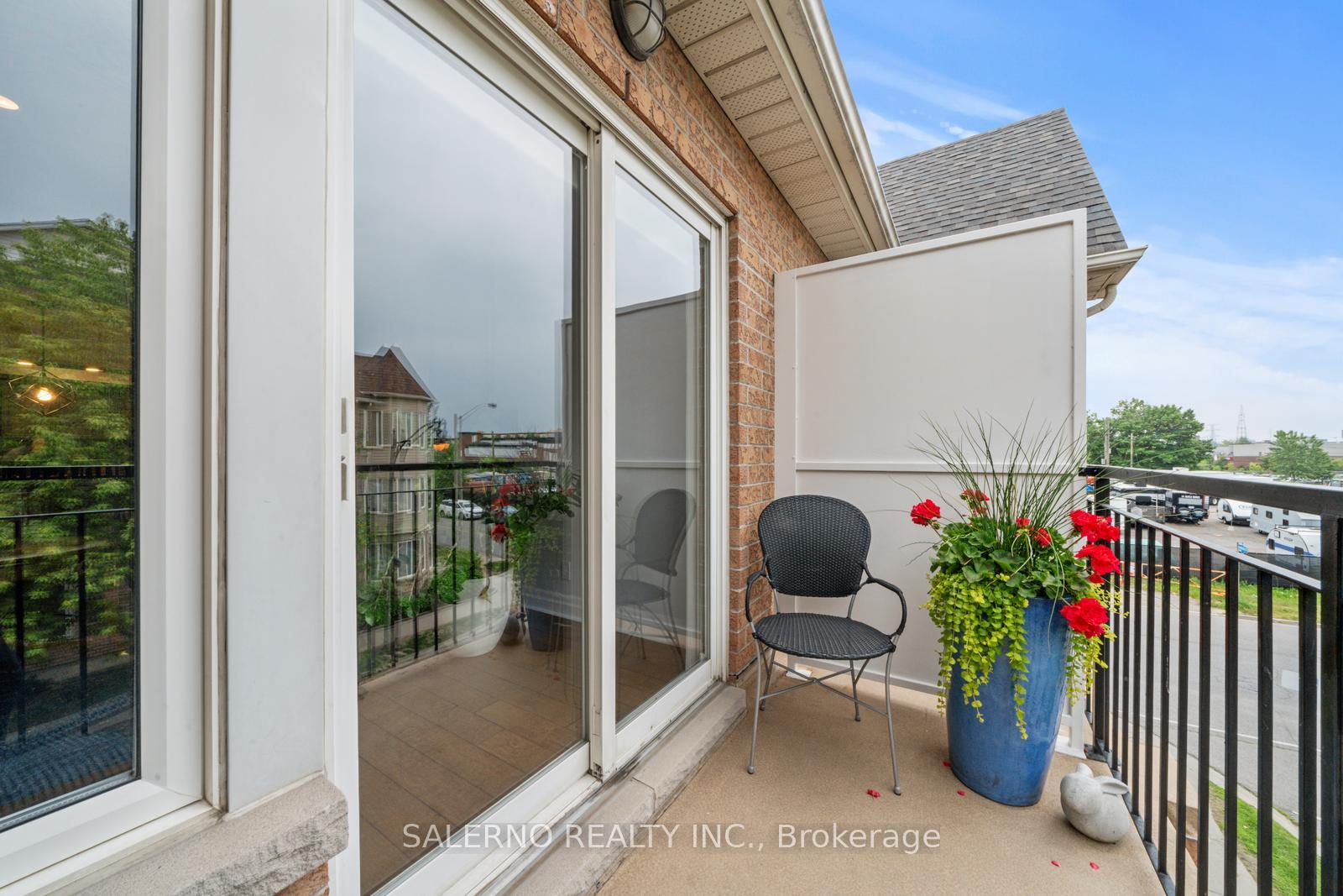 3 Bedrooms Condo at 128 Aerodrome, Toronto For sale