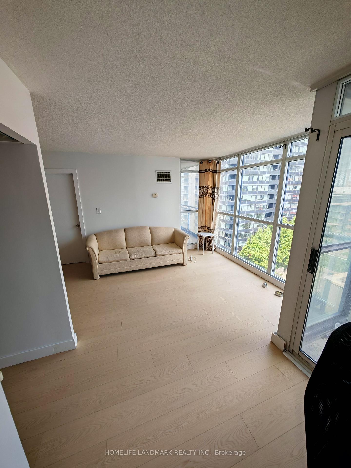 2 Bedrooms Condo at 8 Telegram, Toronto For sale