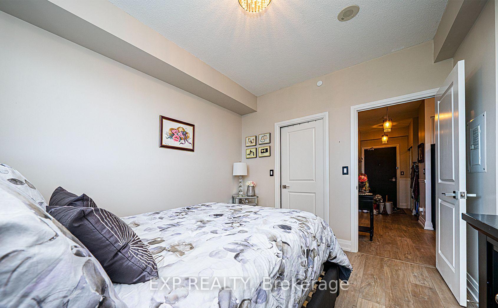 2 Bedrooms Condo at 3600 Highway 7, Vaughan For sale