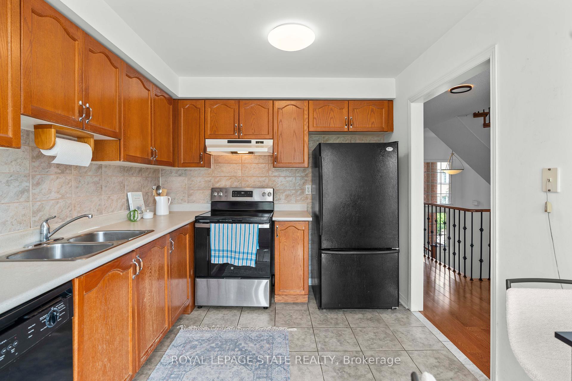 3 Bedrooms Condo at 5090 Fairview, Burlington For sale