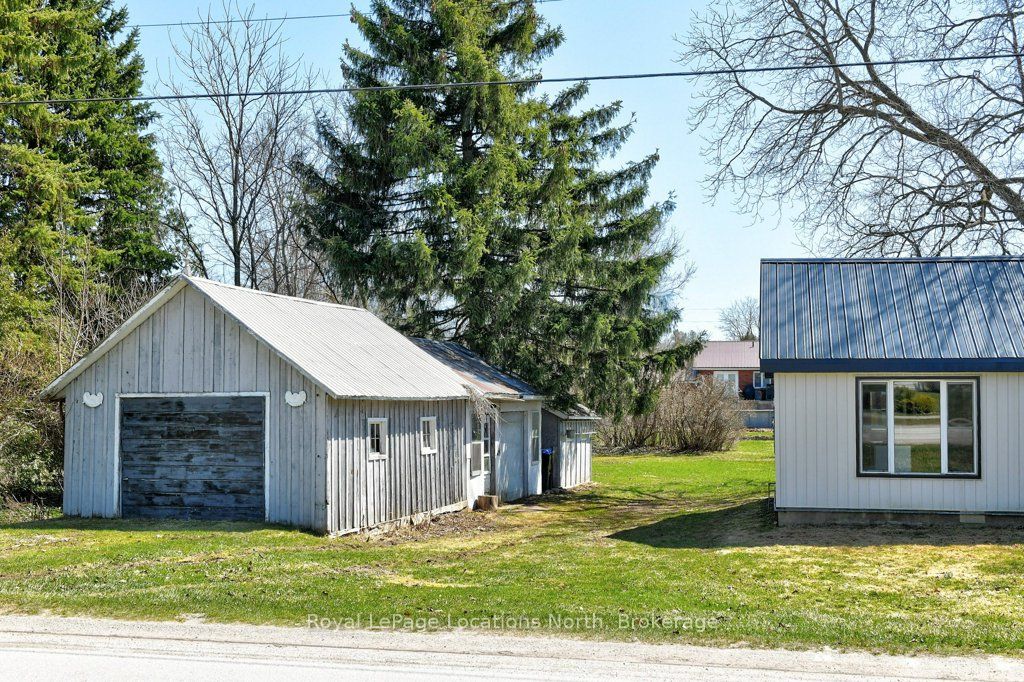 35 Caroline Street E