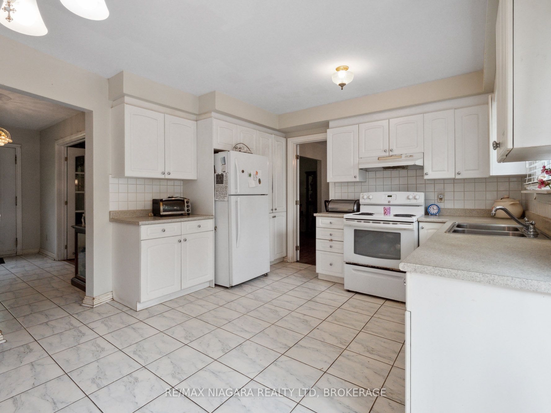 10 Beverly Glen Drive