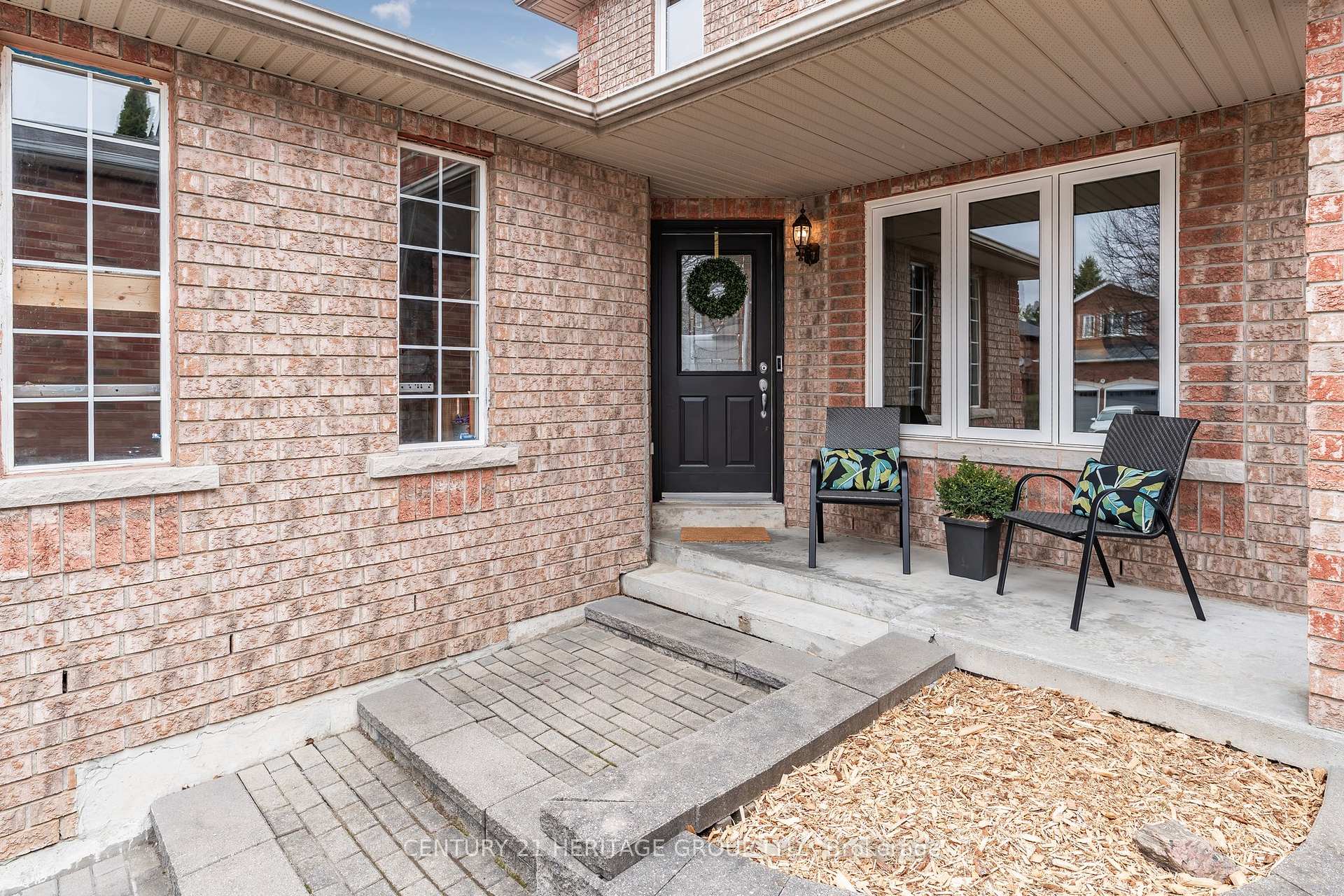 29 Prince Drive, Bradford West Gwillimbury, ON L3Z 3B7