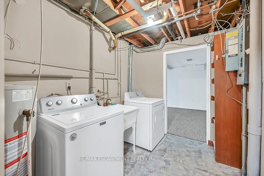 3 Bedrooms Condo at 1115 Paramount, Hamilton For sale