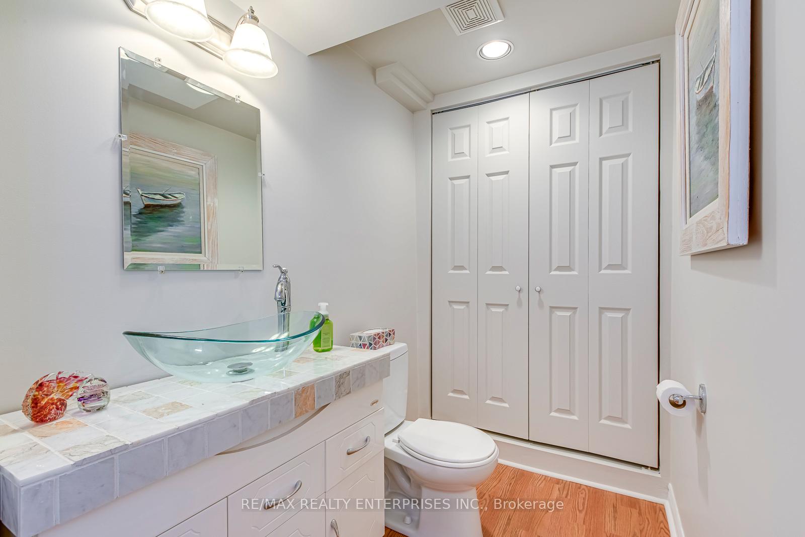 3 Bedrooms Condo at 5658 Glen Erin, Mississauga For sale