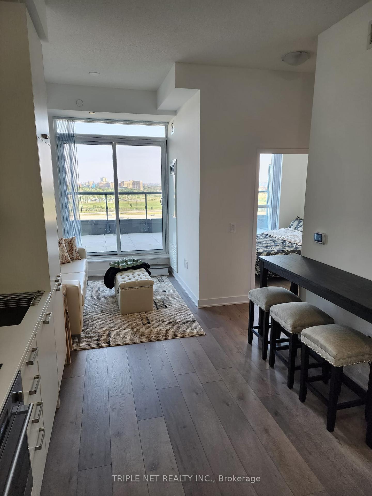 2 Bedrooms Condo at 10 honeycrisp, Vaughan For sale