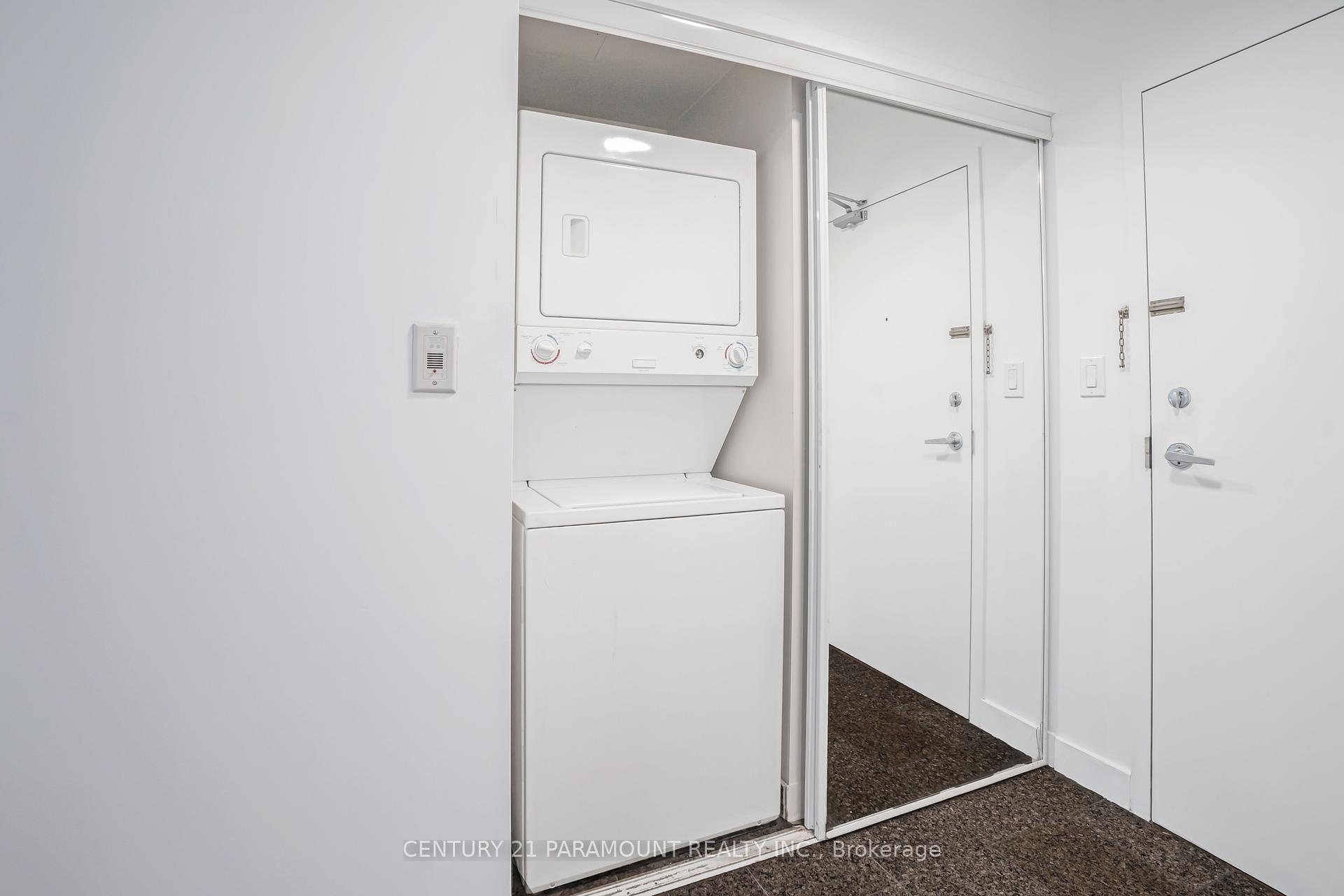 1 Bedroom Condo at 5 Mariner,  Toronto For sale