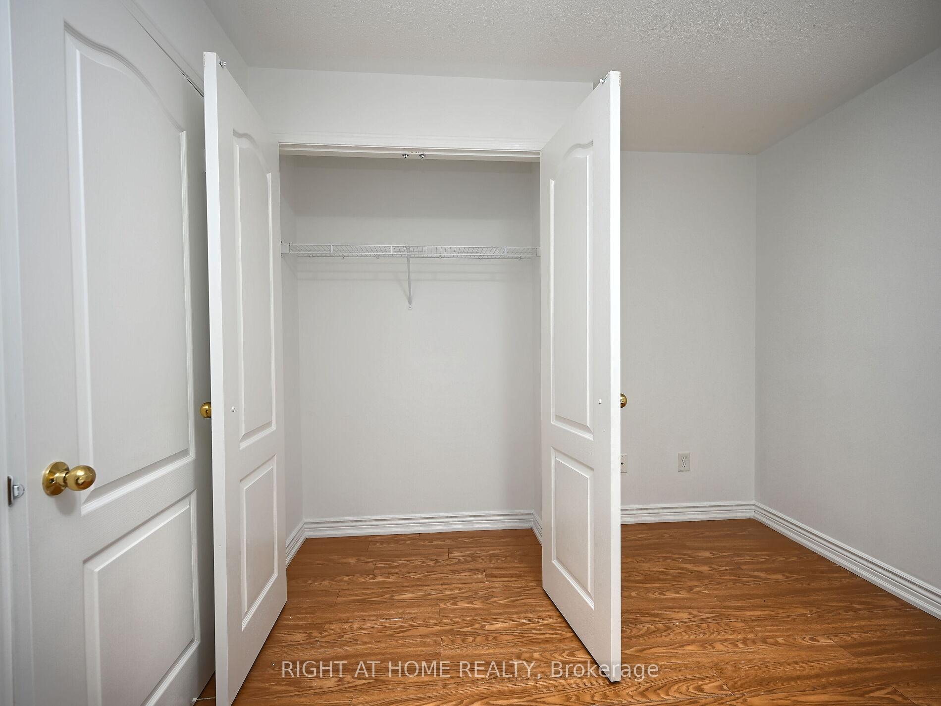 2 Bedrooms Condo at 3250 Bentley, Mississauga For sale