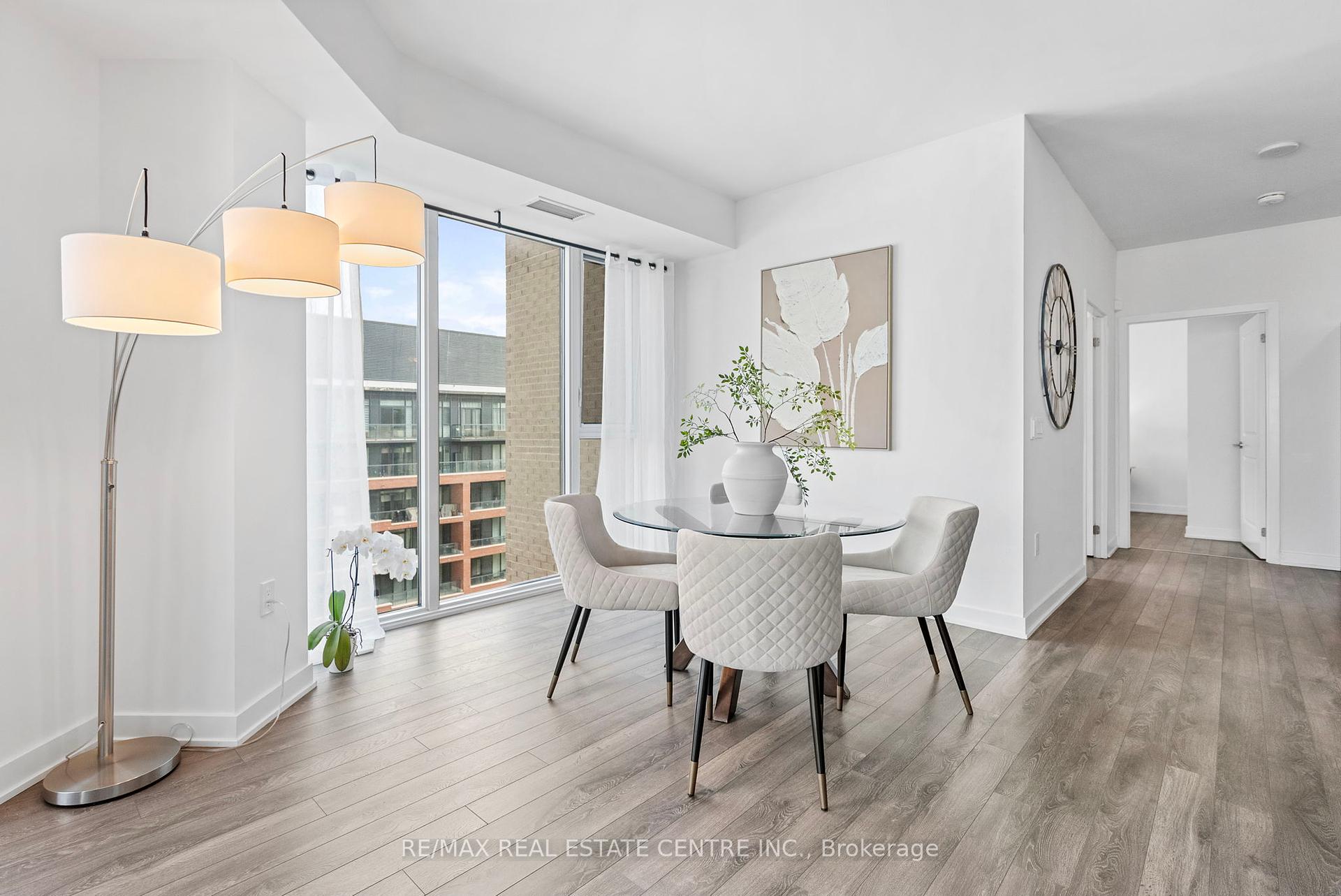 3 Bedrooms Condo at 100 Eagle Rock, Vaughan For sale