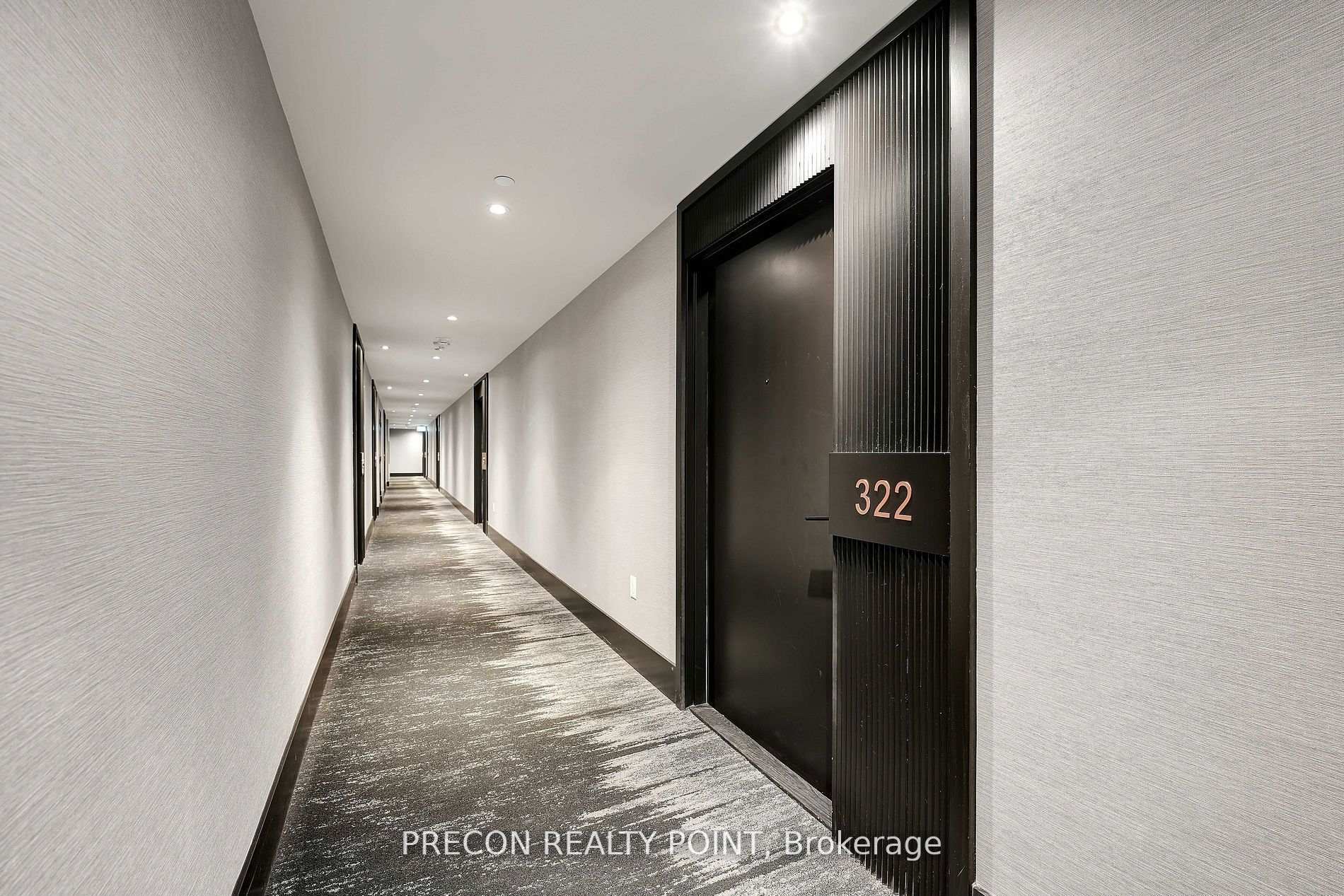 2 Bedrooms Condo at 2450 Old Bronte, Oakville For sale