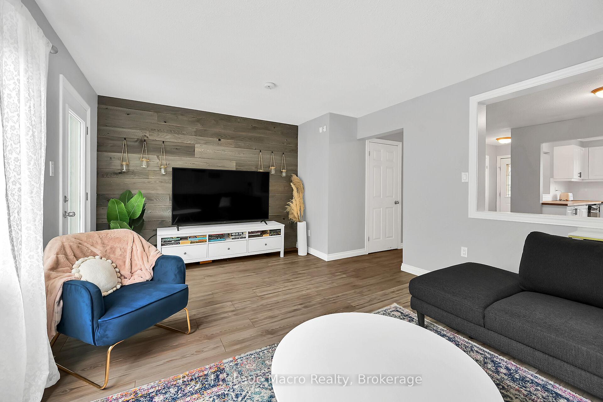 3 Bedrooms Condo at 10 Angus, Hamilton For sale