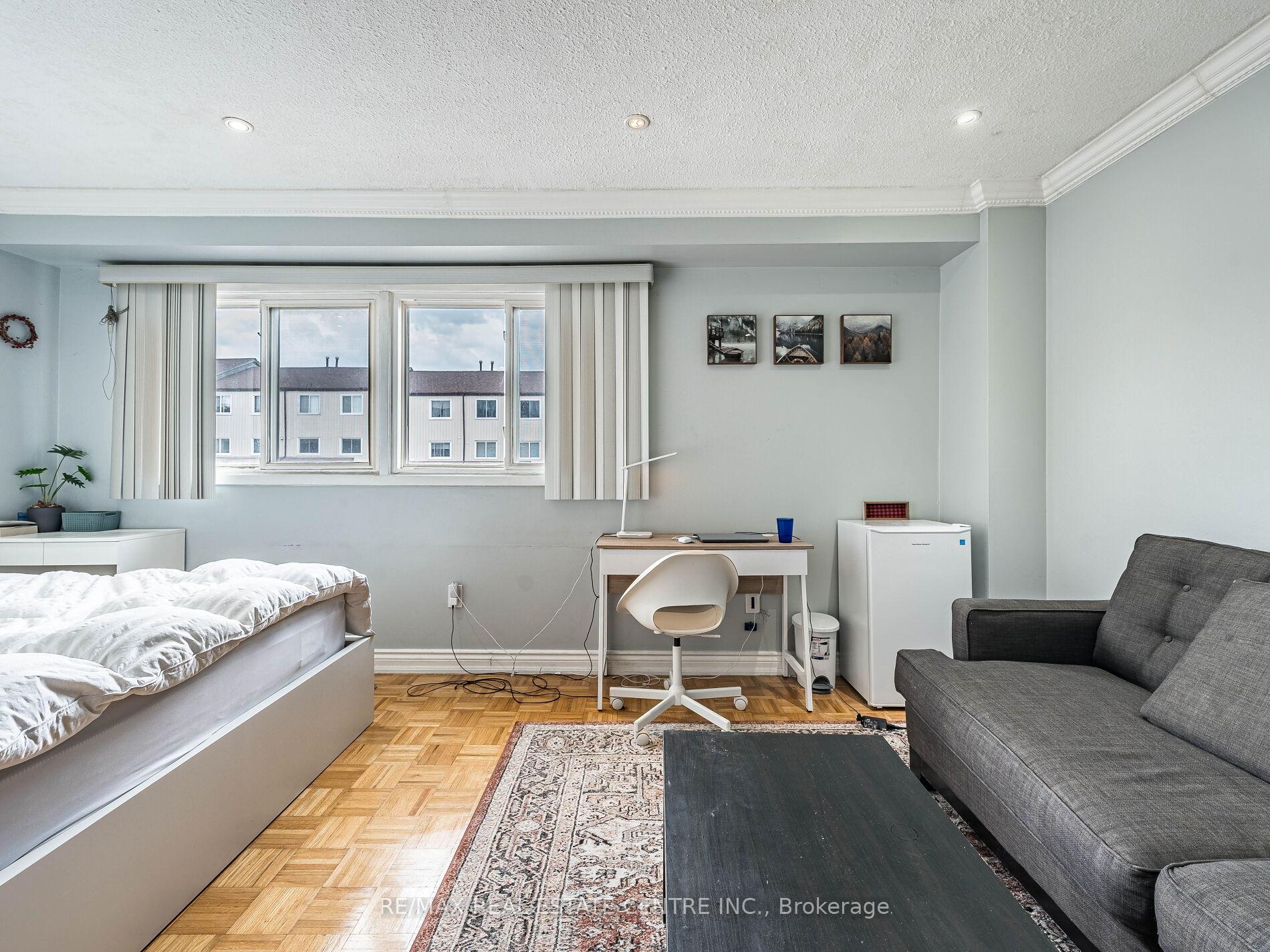 5 Bedrooms Condo at 34 San Roberto, Toronto For sale