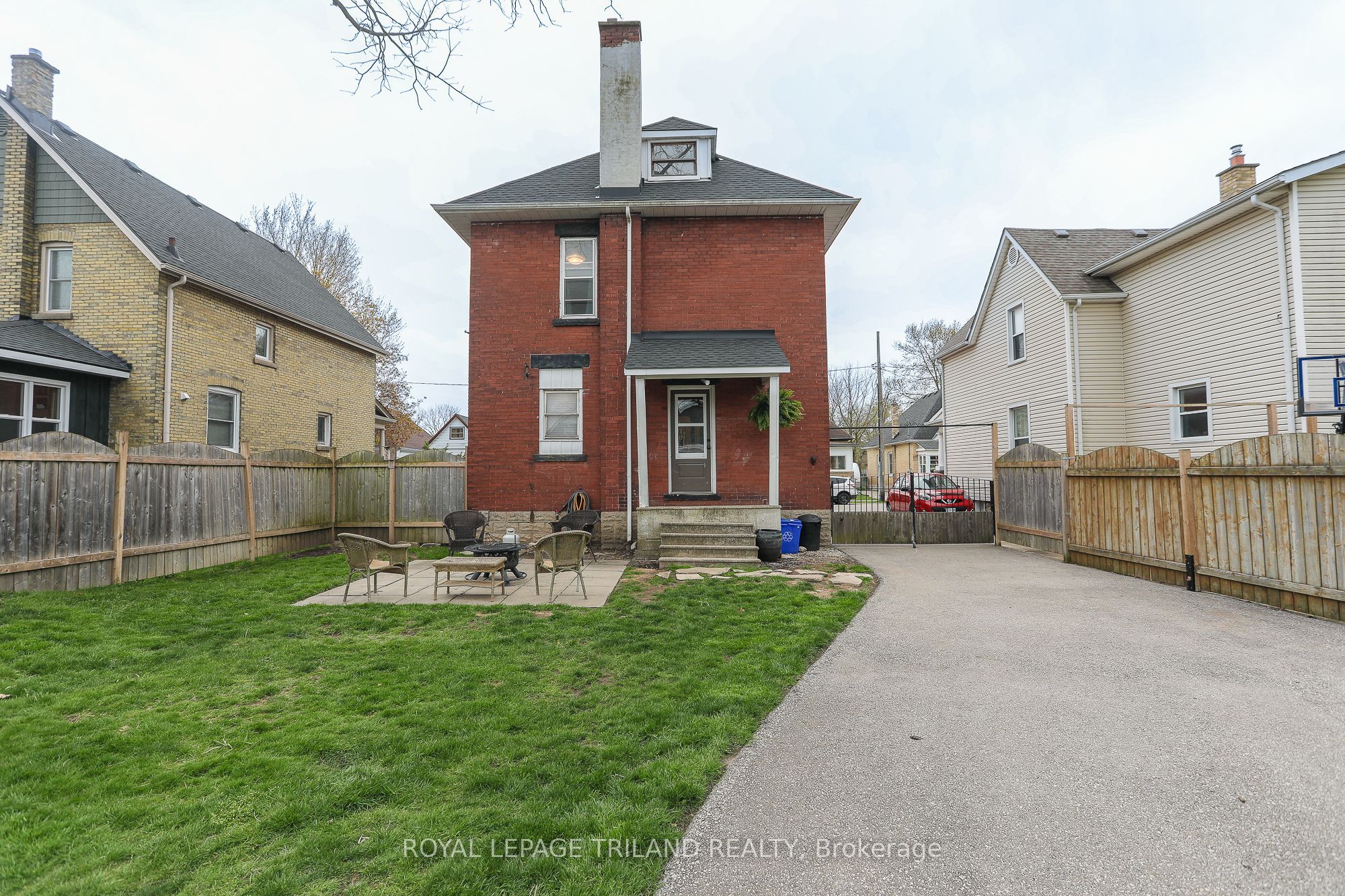 16 Maple Street