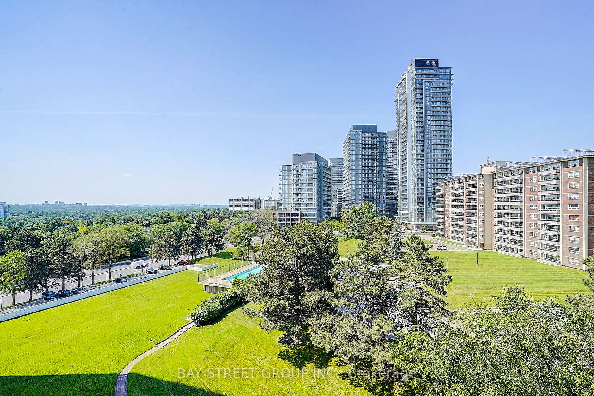 2 Bedrooms Condo at 10 Parkway Forest, Toronto For sale