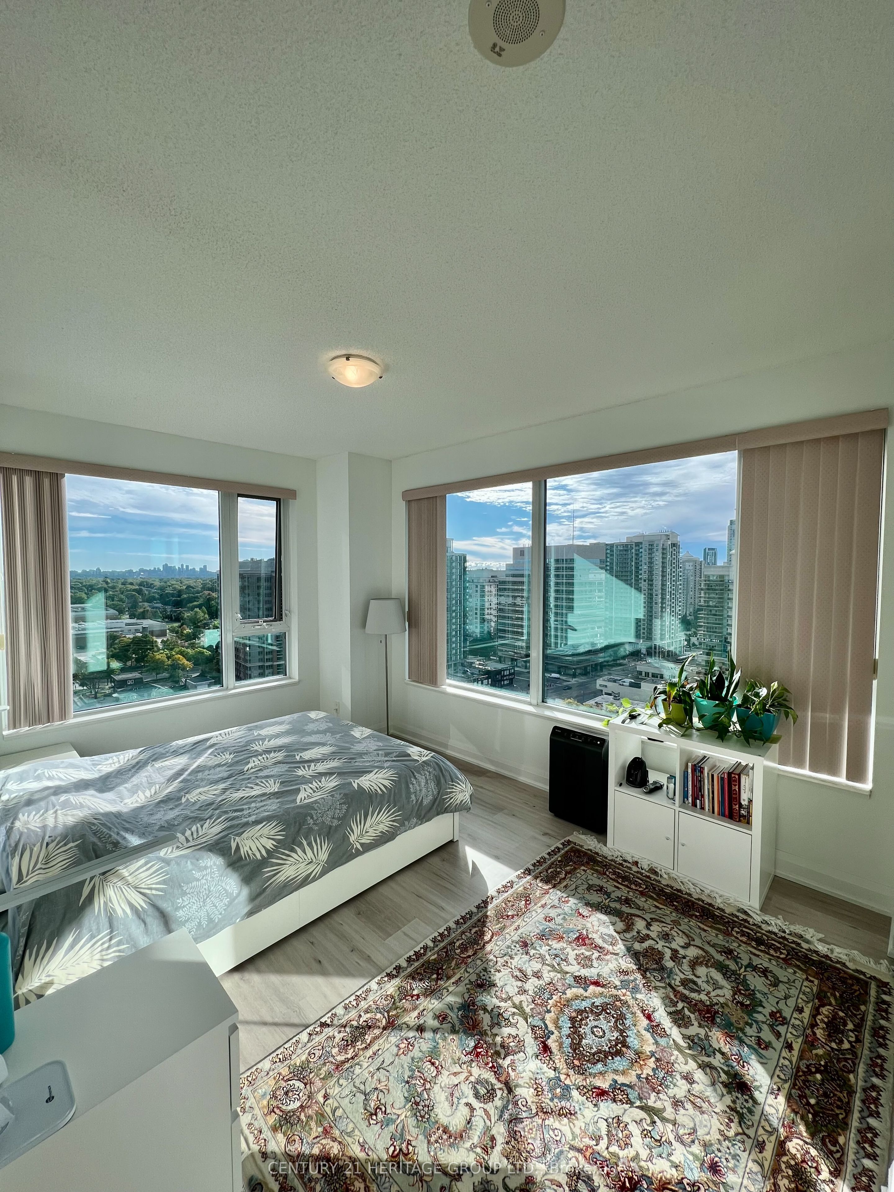 68 Canterbury Place, #1802