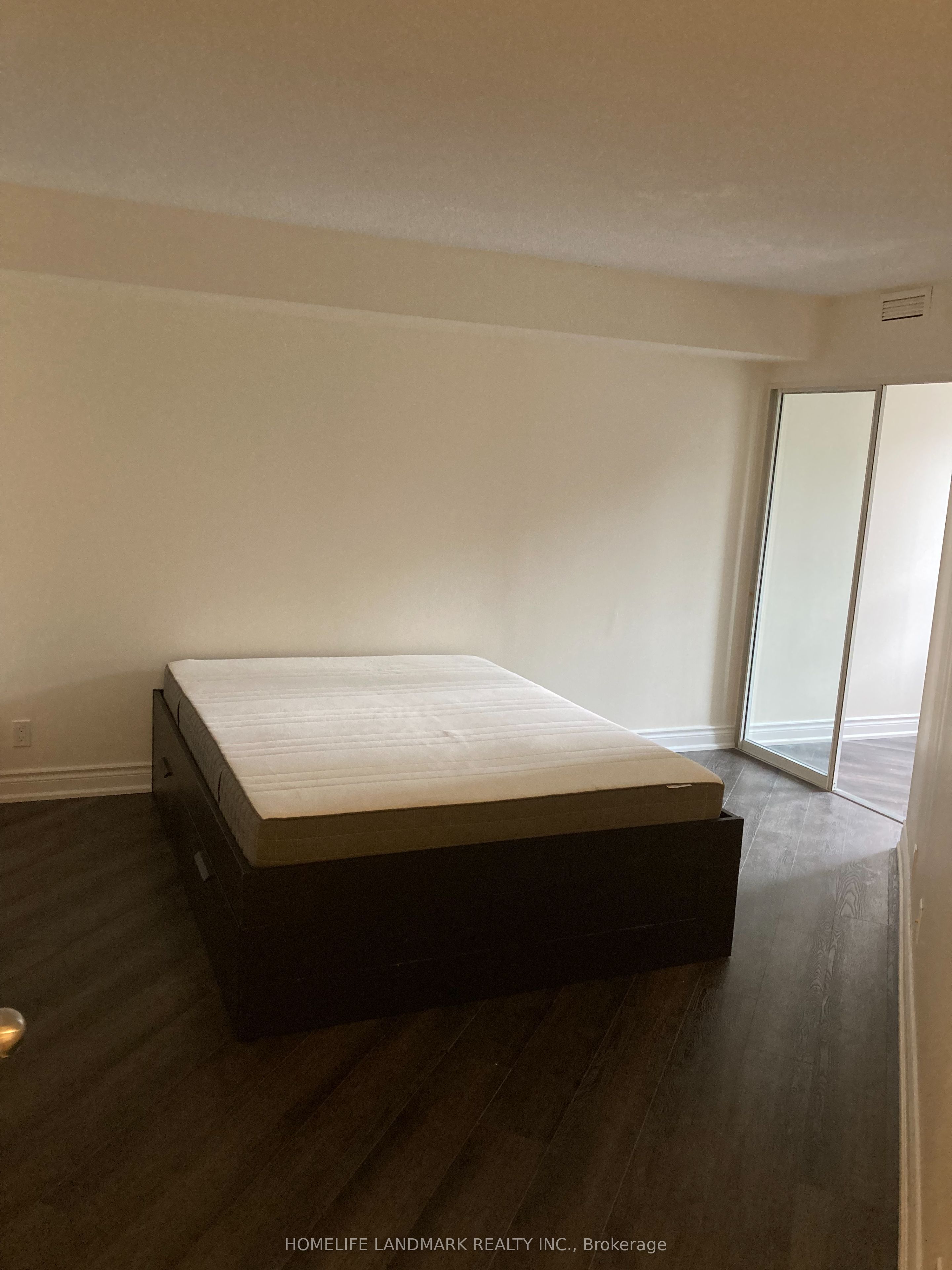 711 Bay Street, #1020