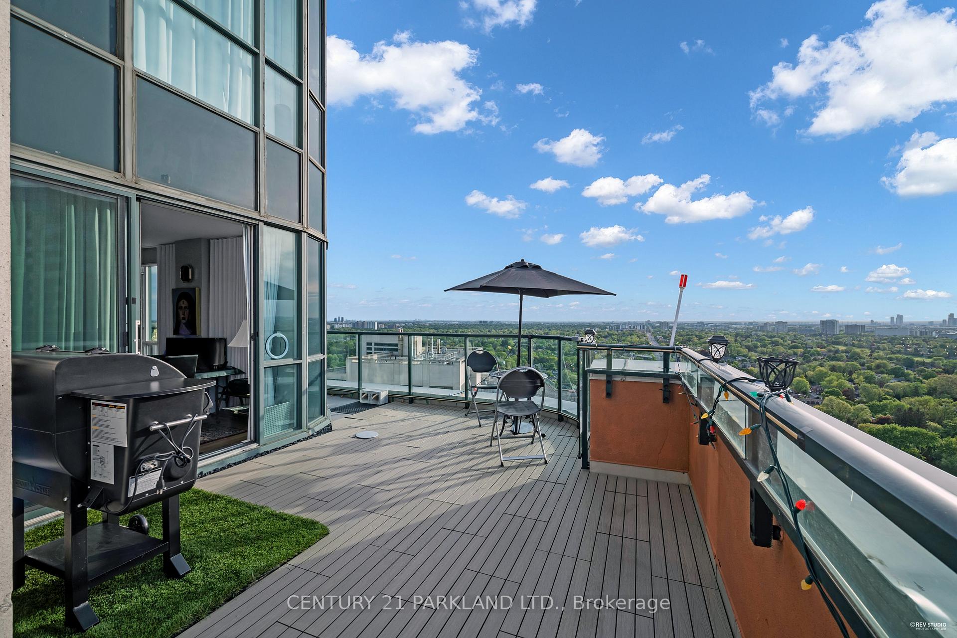 3 Bedrooms Condo at 7 Lorraine, Toronto For sale