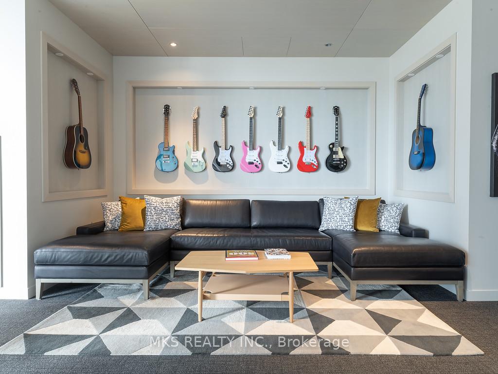 3 Bedrooms Condo at 138 Downes,  Toronto For sale