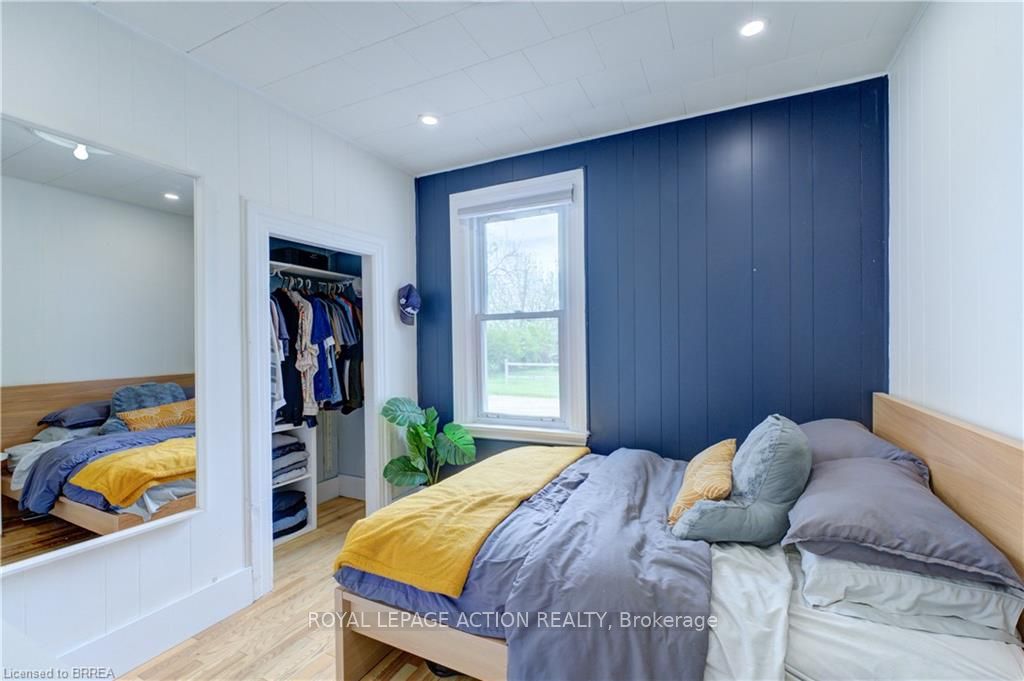 9 Curtis Avenue S