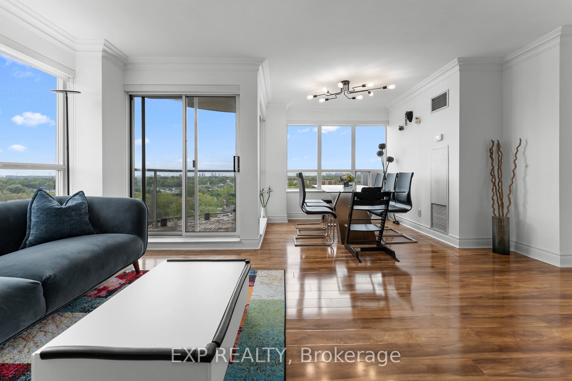 3 Bedrooms Condo at 2 Clairtrell, Toronto For sale