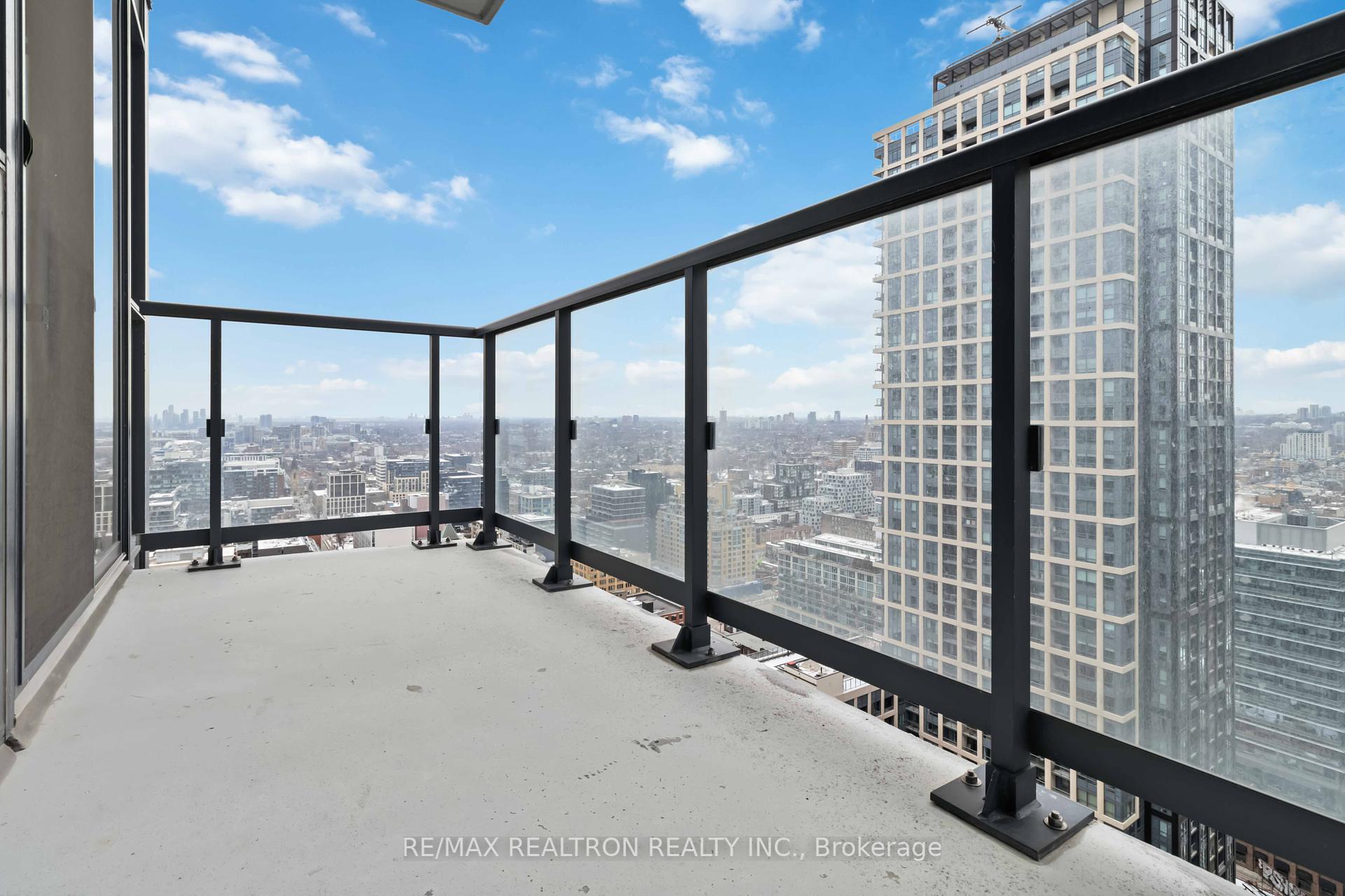 1 Bedroom Condo at 87 Peter, Toronto For sale
