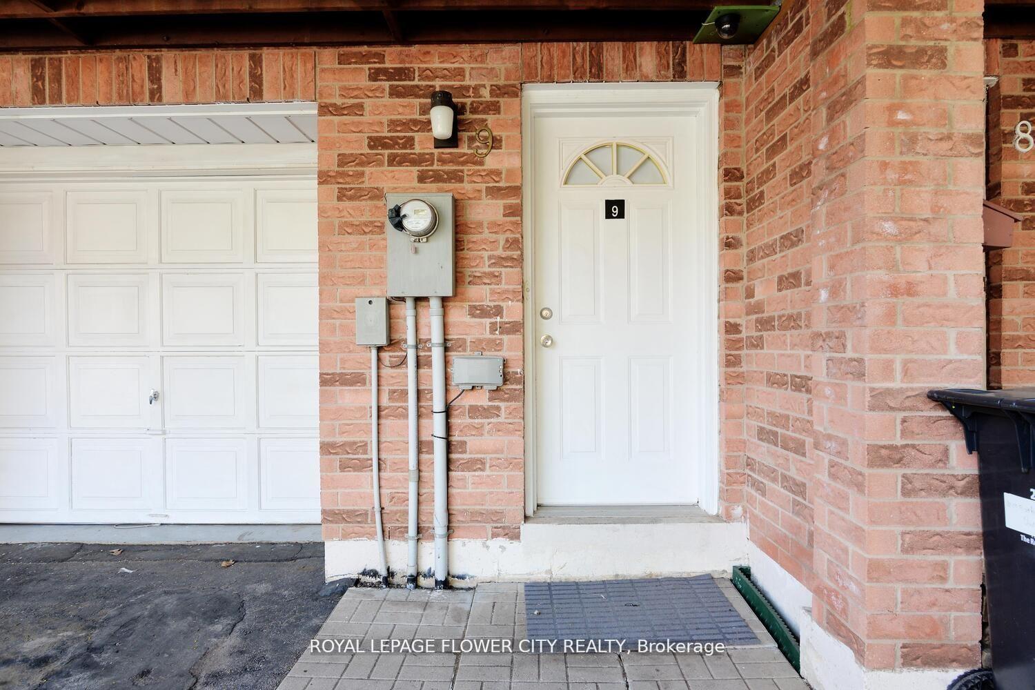 3 Bedrooms Condo at 4950 Rathkeale,  Mississauga For sale
