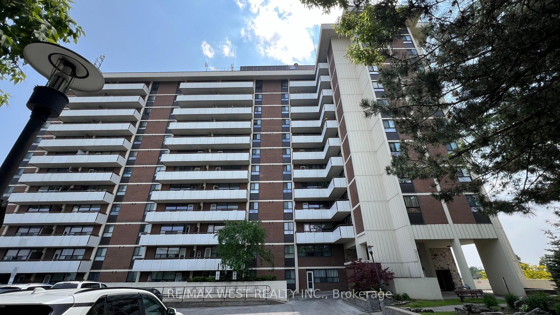 2 Bedrooms Condo at 541 Blackthorn, Toronto For sale