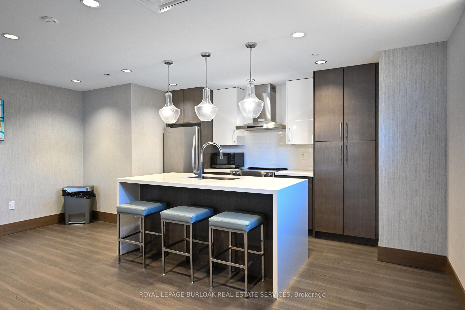 2 Bedrooms Condo at 16 Markle,  Hamilton For sale