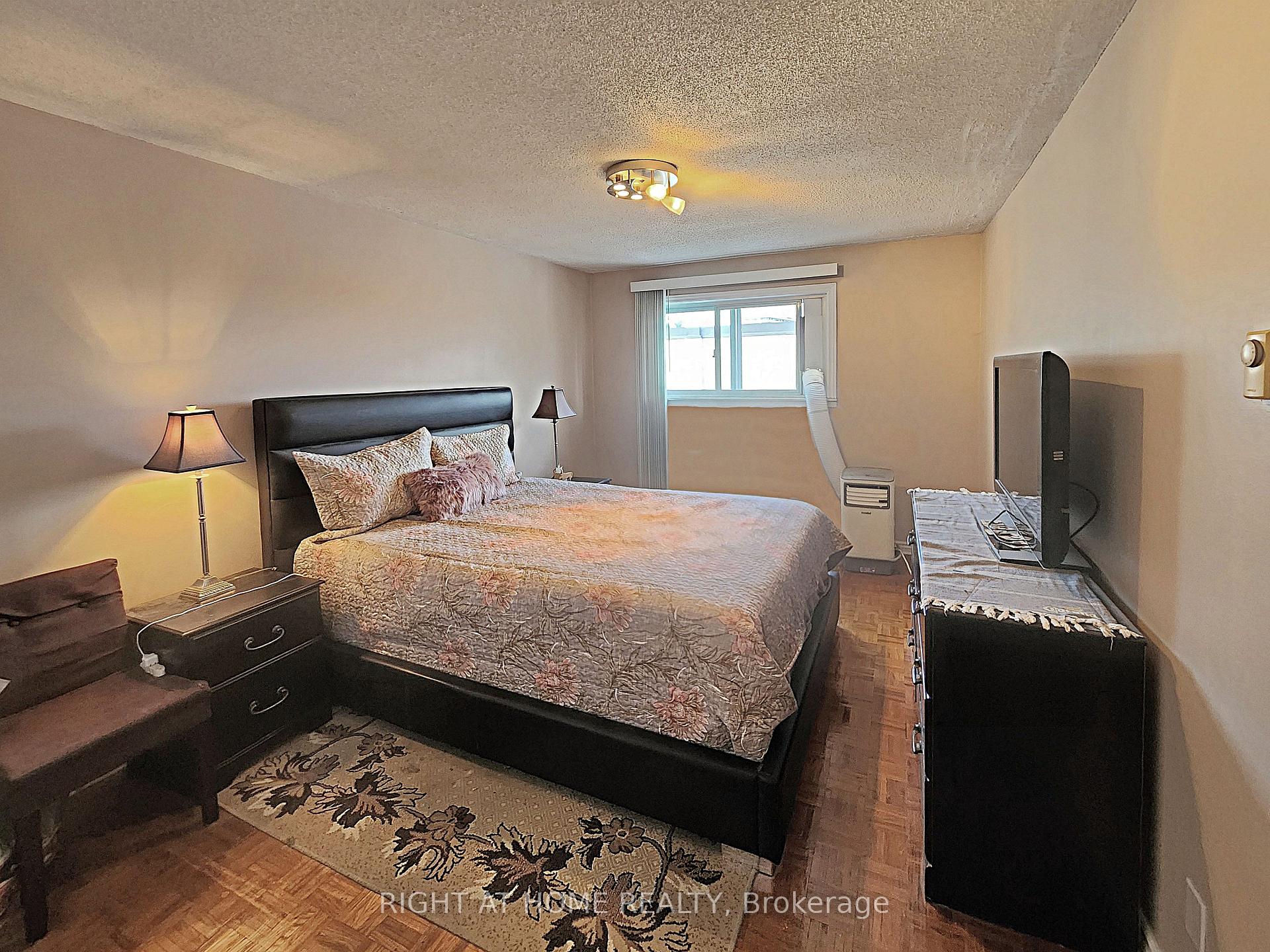 2 Bedrooms Condo at 5877 Bathurst,  Toronto For sale