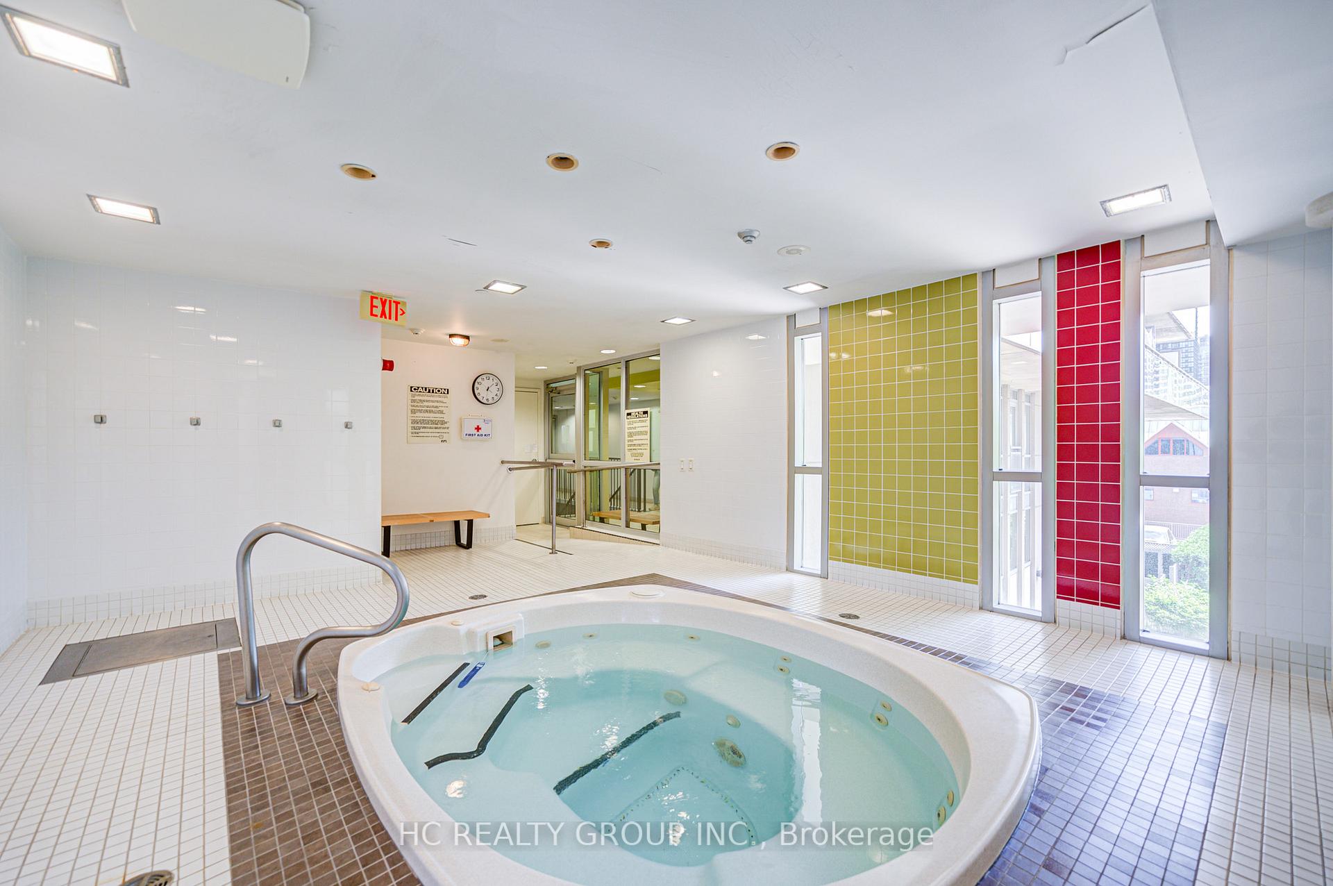 2 Bedrooms Condo at 30 Canterbury, Toronto For sale
